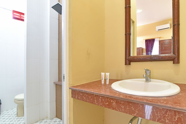 Bathroom 4, RedDoorz @ Uluwatu Bali, Badung