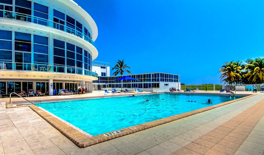 Castle L1 Double-Loft Condo with Beach Access, Pool, Tennis and Free Parking!, Miami-Dade