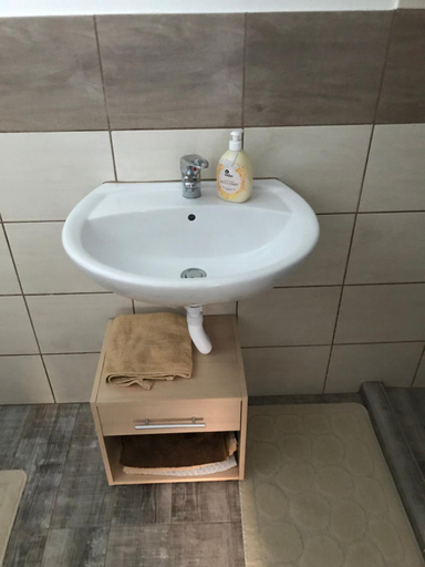 Bathroom 5, Nyugalom Piheno, Karcag