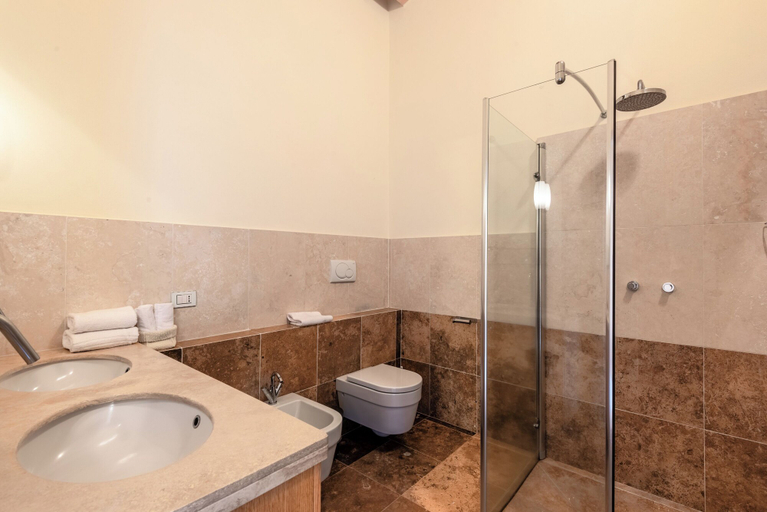 Bathroom 4, Villa Aquila-Cignella Resort Acommodation Tuscany, Siena