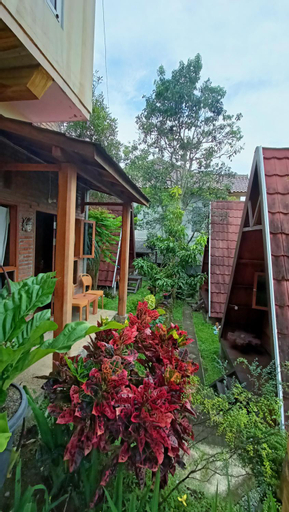 Exterior & Views 27