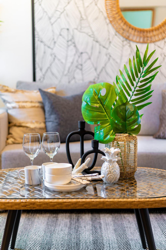 Food & Drinks, IG11/Near downtown! Free parking & speed WiFi , Ishigaki