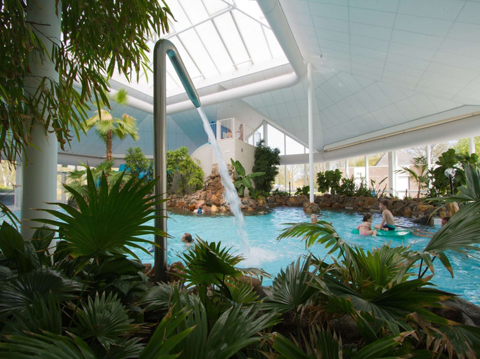 Pool 4, Stylish Villa With Covered Terrace in Limburg, Roggel en Neer