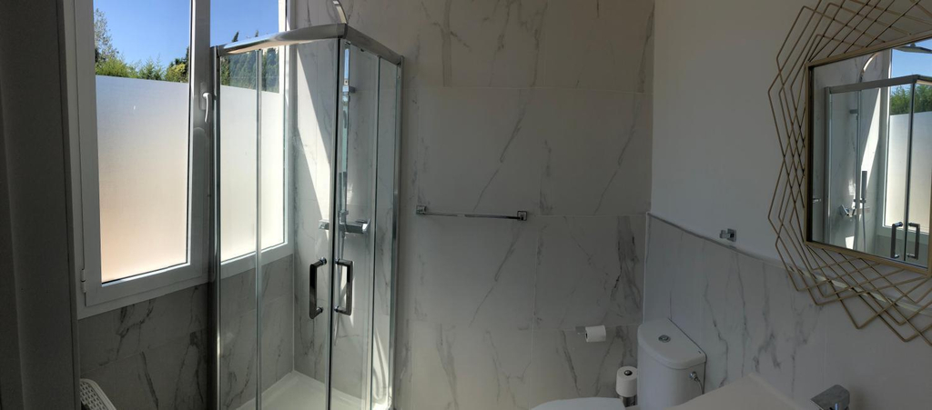 Shower 4, Little Paradise close to La Sala in Puerto Banus / quiet, Málaga