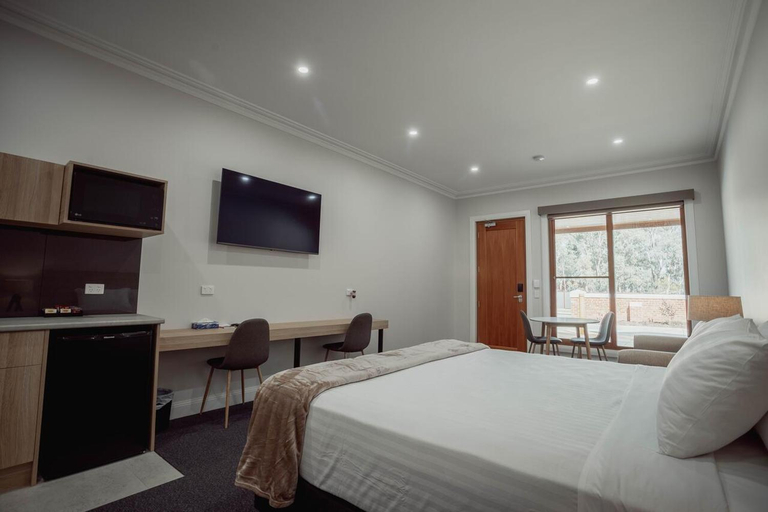 Others 5, Red Waratah Accommodation, Gr. Bendigo - Inner North
