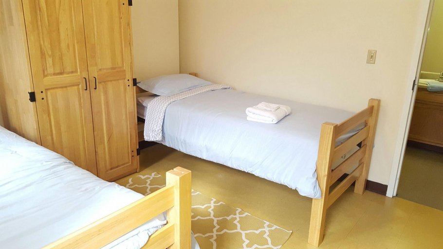 Bedroom 4, 2 Bedroom Downtown Apt Friends Families Ideal, Allegheny