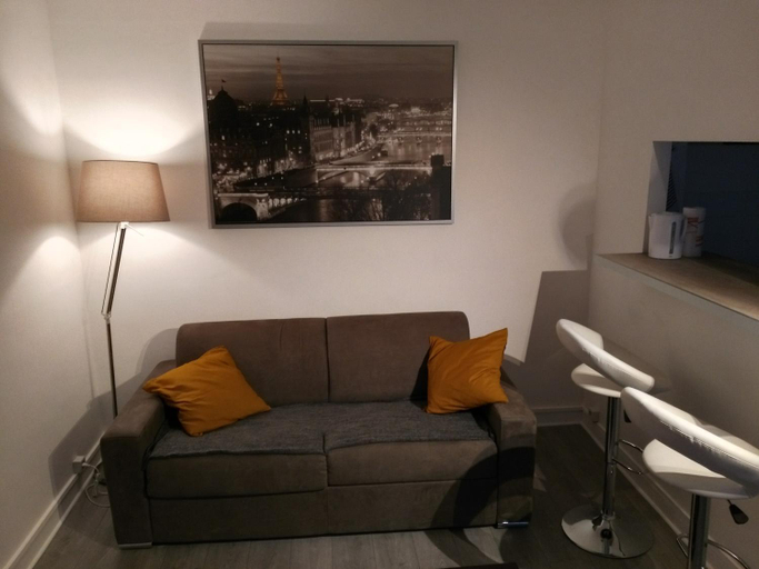 Others 4, Comfy Parisian studio!, Val-de-Marne