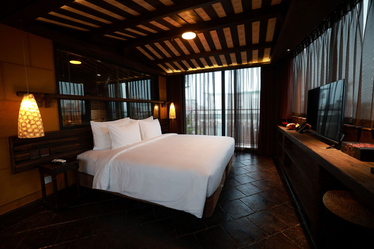 Bedroom 3, Kecho Legacy Hotel & Spa, Hoร n Kiแบฟm