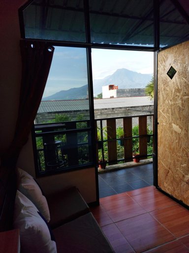 Exterior & Views 6
