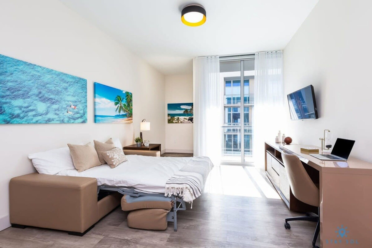 Room 5, Perfect Relax Rooftop Pool Hot Tub Up to 6, Broward