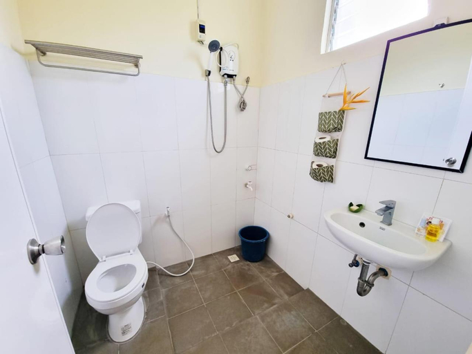 Bathroom, Bahandi Beach Lodge, Mambajao