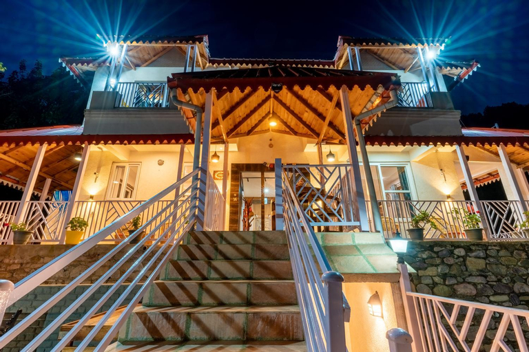 Exterior & Views