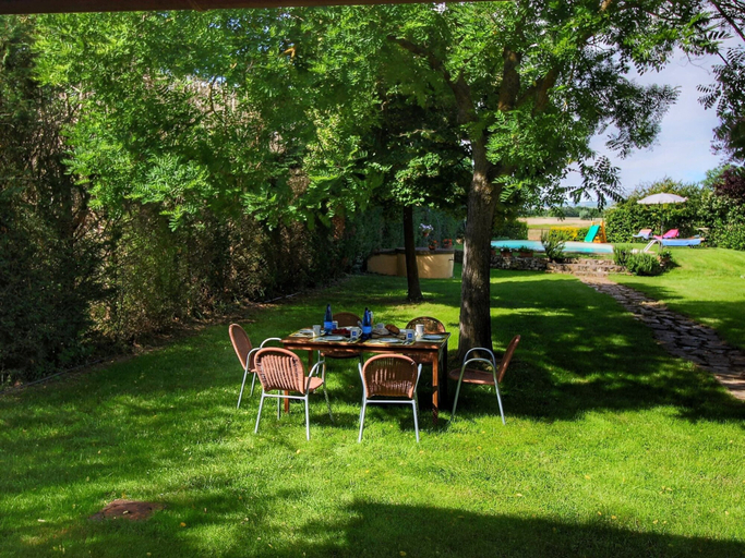 Others 5, Attractive Mansion With Pool, Arezzo