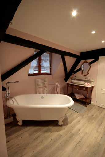 Bathroom 5, Appartement Louise avec Balcon, Haut-Rhin