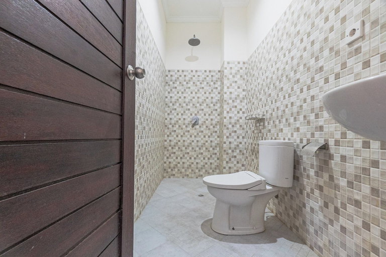 Bathroom 5, Azalea Homestay & Villa, Badung