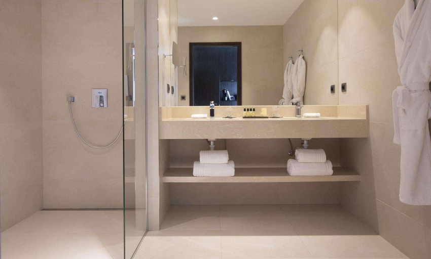 Bathroom 5, Royal Hainaut Spa & Resort Hotel, Nord