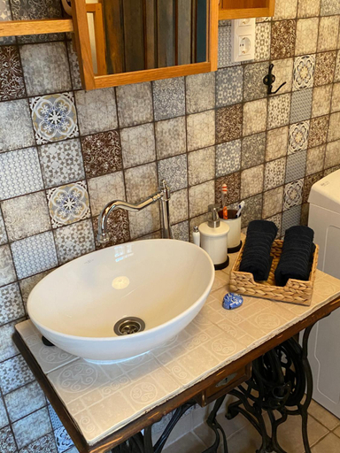 Bathroom 4, Uri Koma Vendeghaz, Őriszentpéter