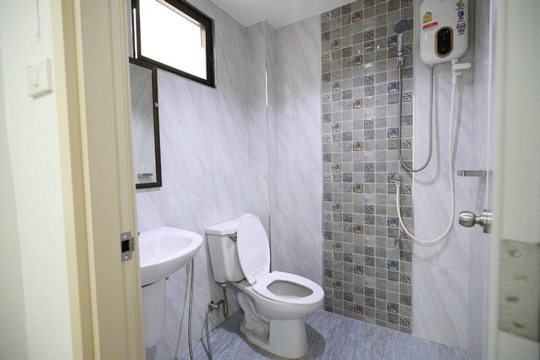 Bathroom 15