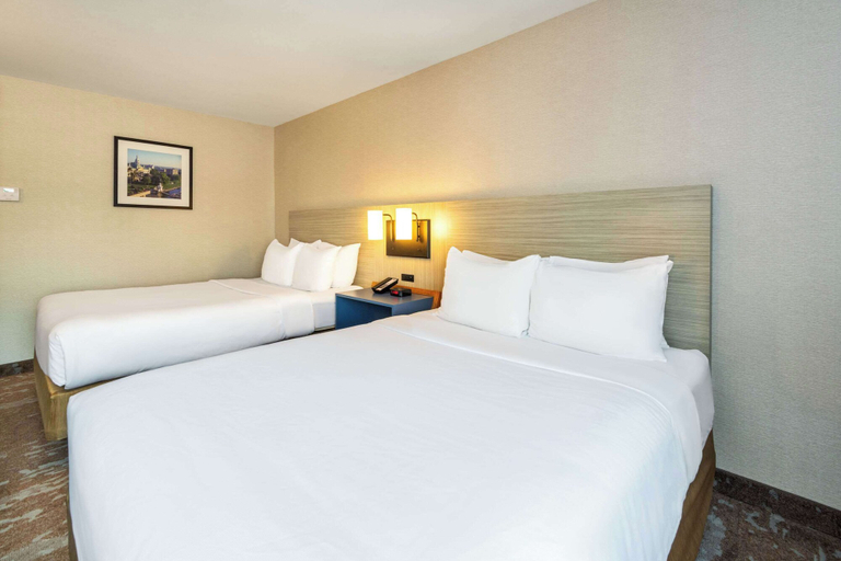 Bedroom 3, Comfort Inn Kingston - Highway 401, Frontenac