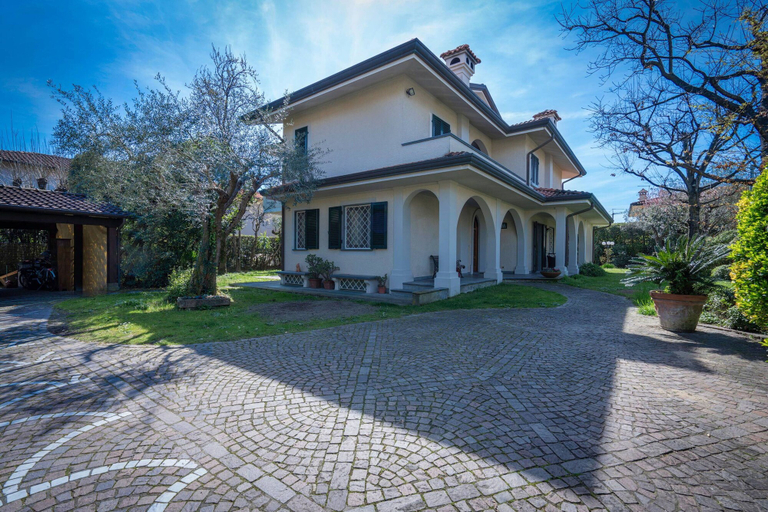 Villa Le Fontanelle In Forte Dei Marmi, Lucca