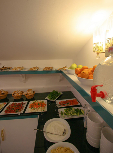 Food & Drinks 5, Ligos, Fatih