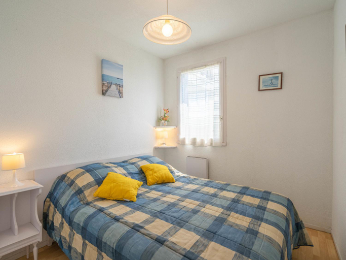 Bedroom 2, Apartment Les Balcons de l'Atlantique-10 by Interhome, Charente-Maritime