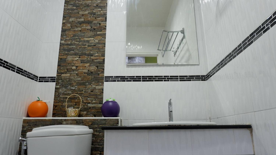 Bathroom 3, Amazon Resort, Muang Surat Thani