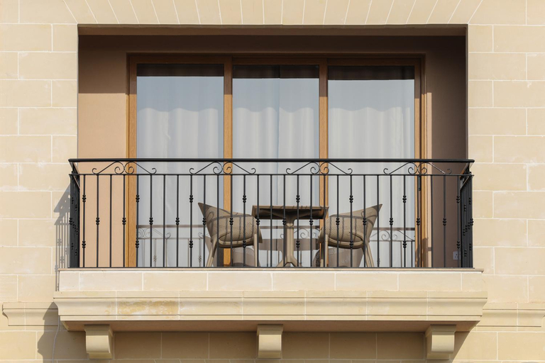 Others 4, Gem Beachfront Apt with Amazing Bay and Sea Views