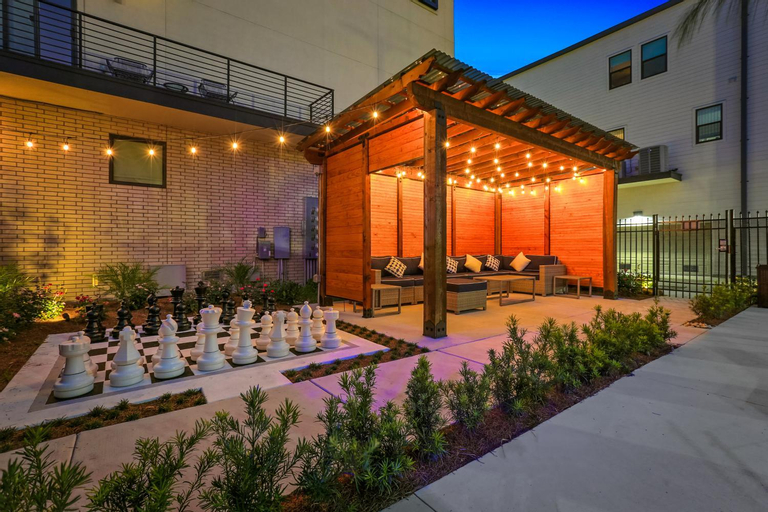 Stunning New Construction Villa with Modern Design, Orleans