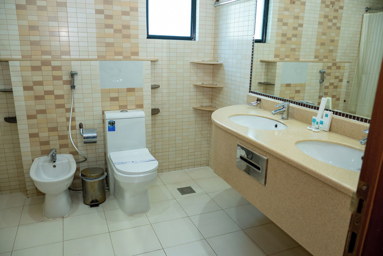 Bathroom 5, Excelsior, Manama