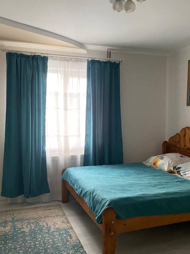 Bedroom 4, Біля Погару, Skolivs'kyi