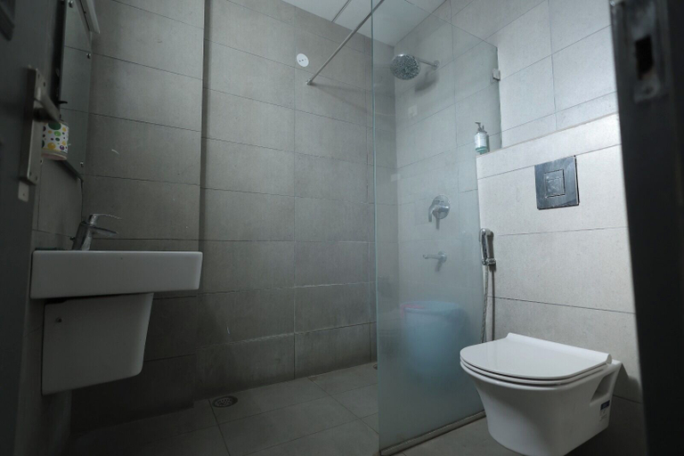 Bathroom 3, hotel noida express, Gautam Buddha Nagar