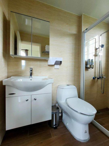Bathroom 2, GuZhu ShiYuan, Hualien