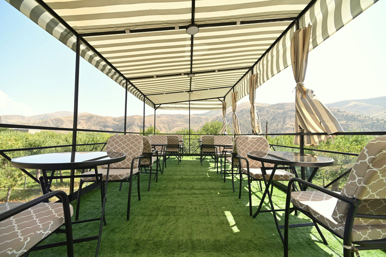 Food & Drinks 4, Hidden Garden Resort
