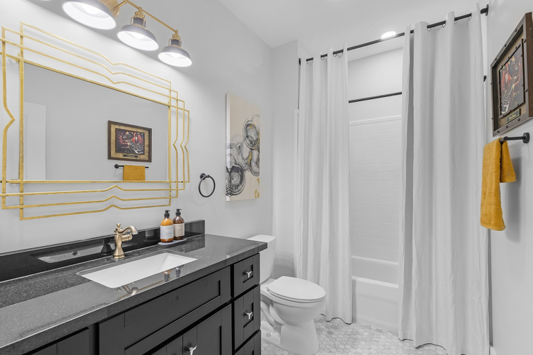 Bathroom 4, The Sanctuary, Harrison