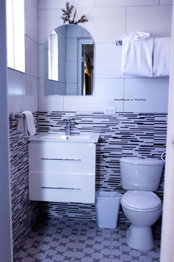 Shower 2, Amalia's Retreat
