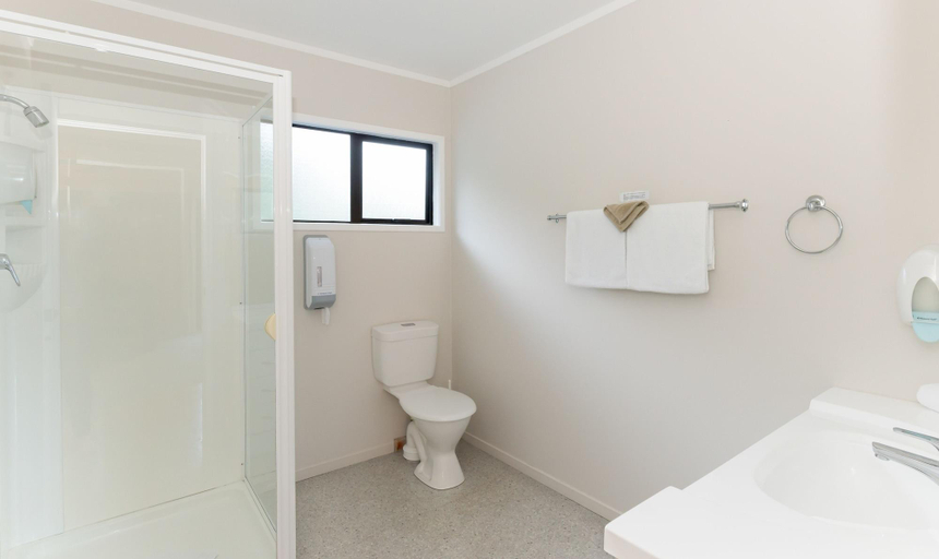 Bathroom 3, Outrigger Motel, Far North
