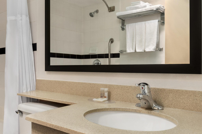 Bathroom 4, Days Inn & Suites by Wyndham Moncton, Westmorland