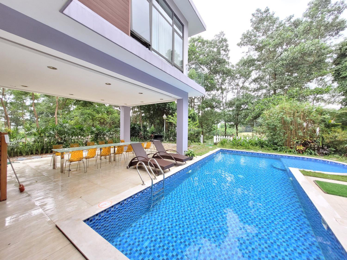 Swimming Pool 13