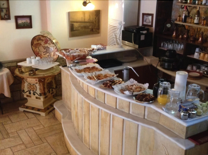 Food & Drinks 5, Elizabeth Boutique, Attica