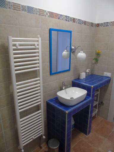 Bathroom 3, il pettirosso, Chieti