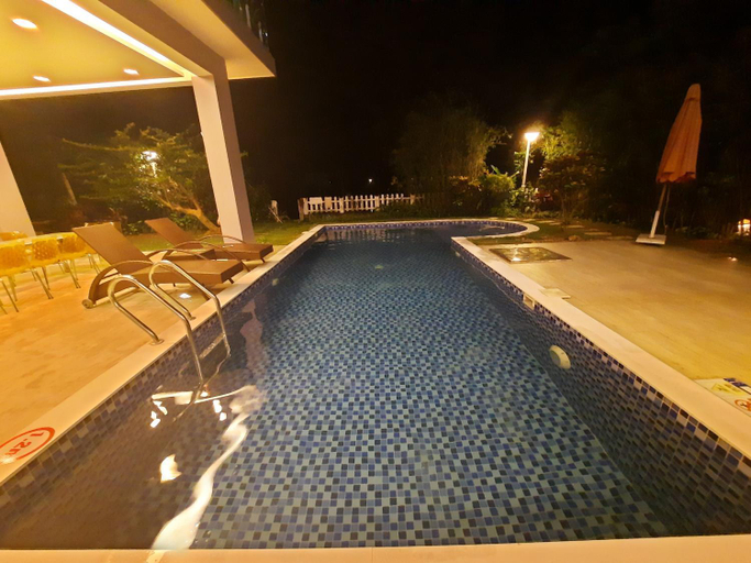 Swimming Pool 11