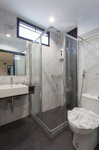 Bathroom 4, Well Timed Hotel, Mueang Krabi