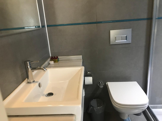 Bathroom 3, Ligos, Fatih