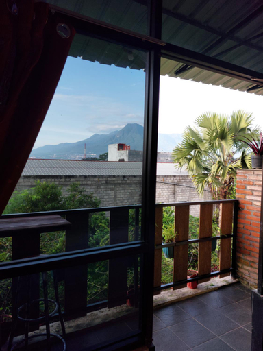 Exterior & Views 12