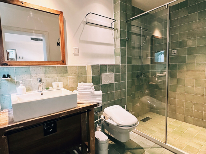 Bathroom 4, Peking Garden Boutique Hotel, Beijing