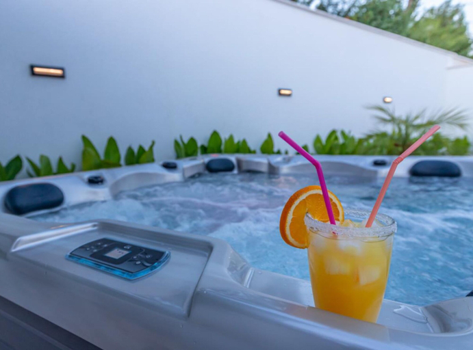 Private spa tub 2, Lorena Stylish Sea View Villa, Crikvenica