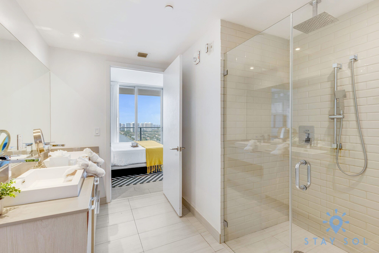 Room 5, Luxury 3 Br Stunning View High Floor Hot Tub, Broward