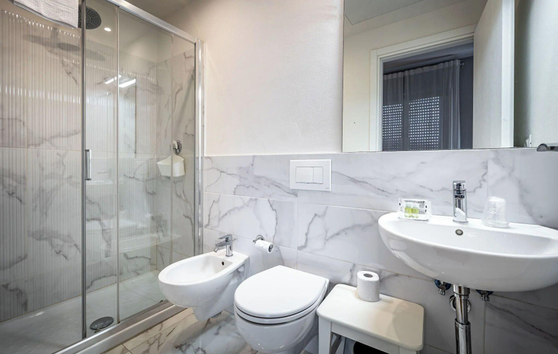Bathroom 4, Residenza 24, Florence