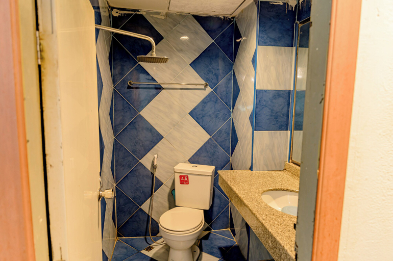 Bathroom 4, Satit Hotel, Sadao
